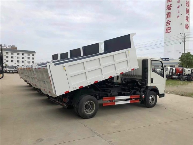 Hot Sale Chinese Sinotruk 4x2 8 Tons 6.8Cbm 6 Wheels Mini Dump Truck