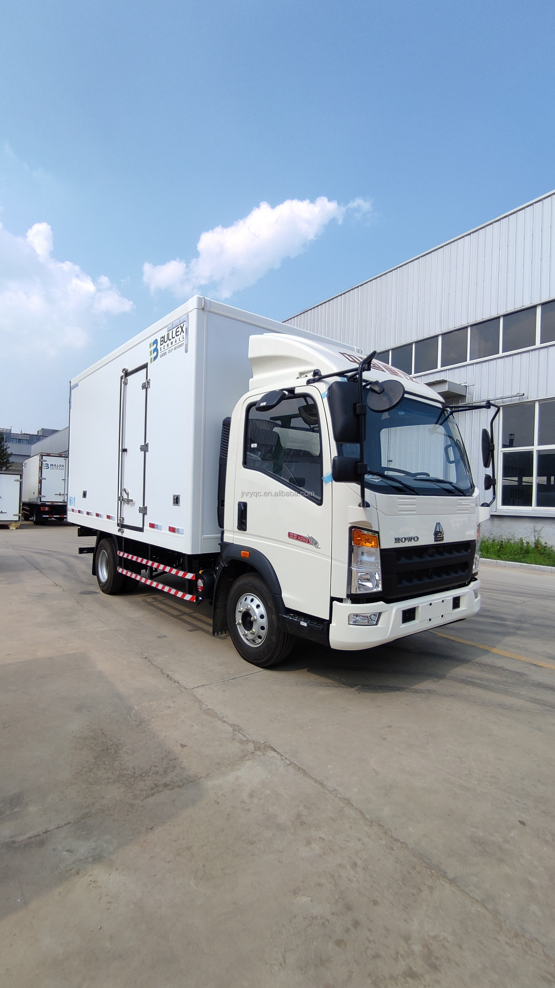 Diesel Frozen Freezer Semi-trailer /small Cooling Van/vegetable Transport / Insulation Refrigerator Box Truck