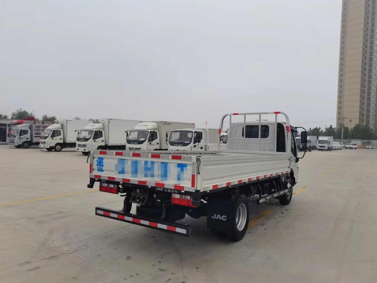 High-Quality Used Left Drive Chinese Howo Cargo Truck Used For Excavator  Fence Truck 2019 used and new camion cargo truck