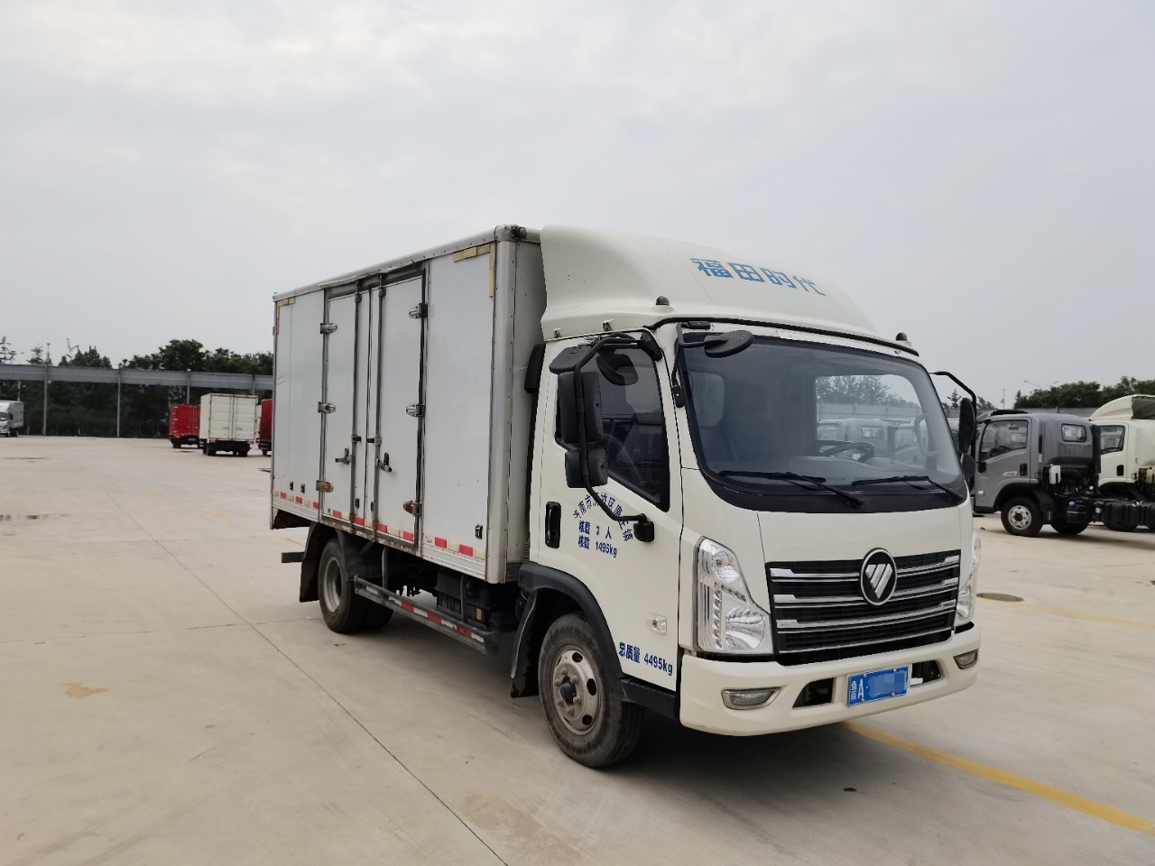 High-quality Trucks China Sinotruk Fence Cargo Truck Cargo Box Truck With Lift Gate