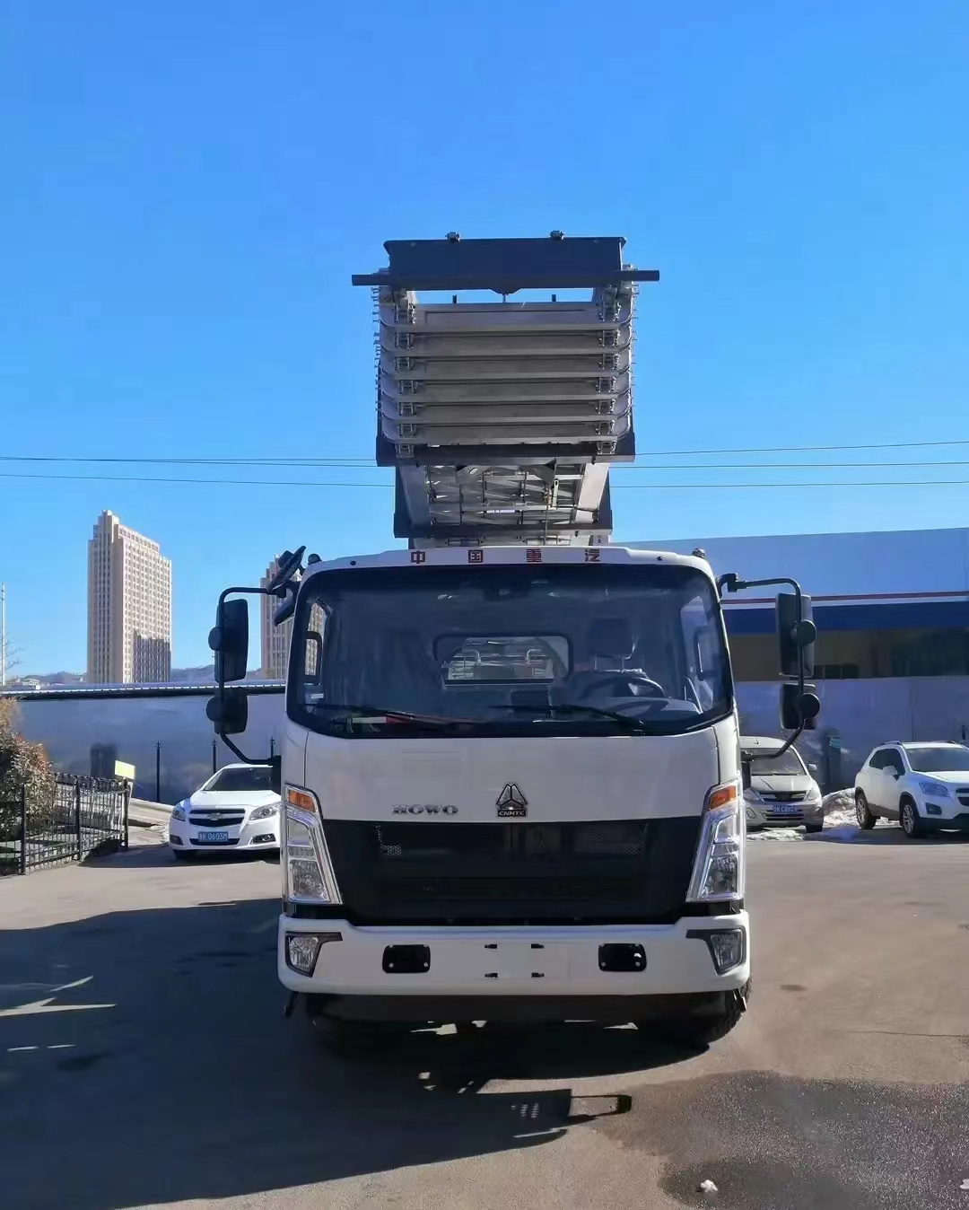 Aerial work platform truck with hydraulic ladder 45m truck installation, maintenance and rescue