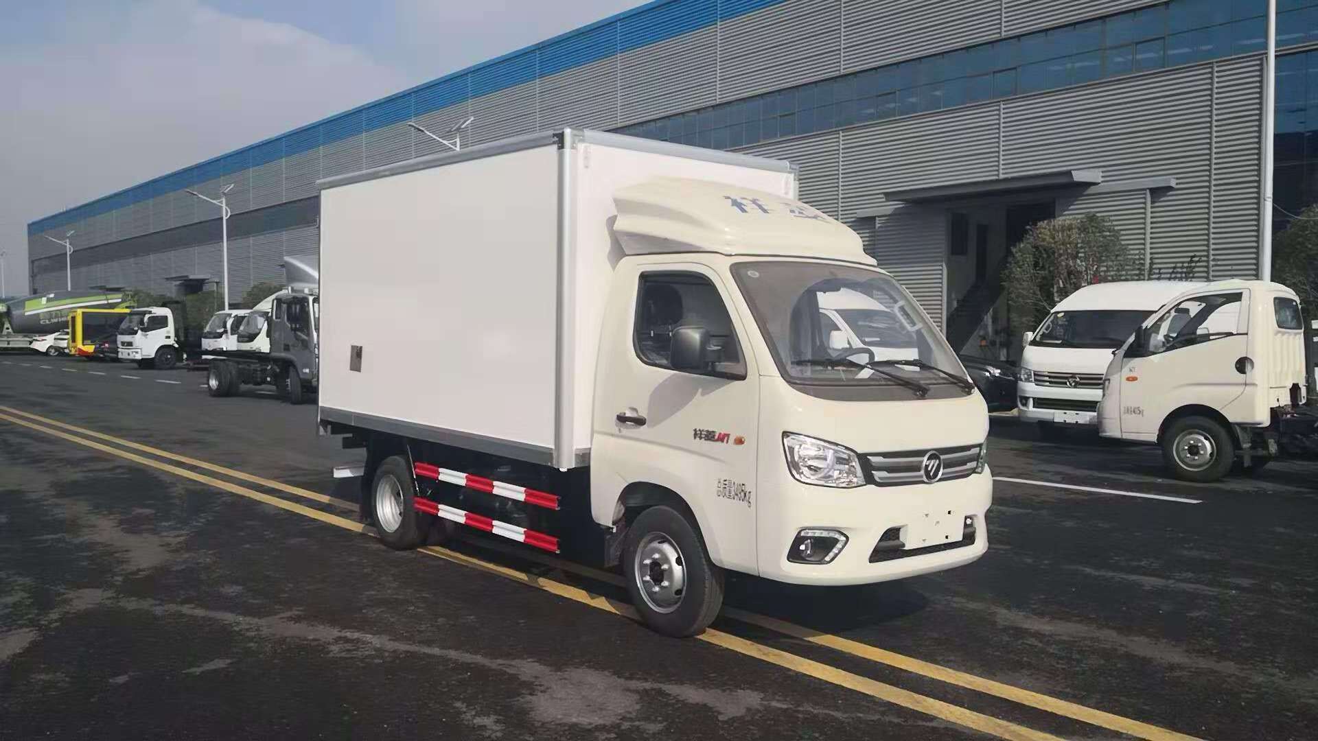 China Hot Selling New Energy 4 Wheel Mini Truck Fully Electric 1-3 Tons Van Truck For Sale