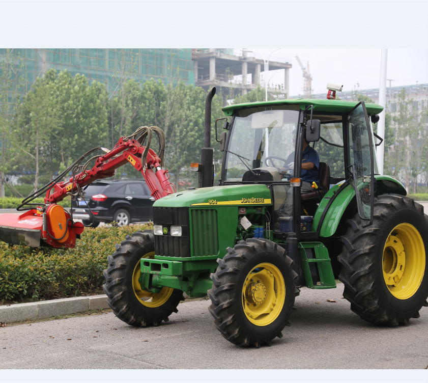 Tractor mounted hedge cutter/hedge trimmer