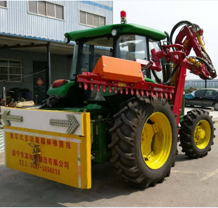 Tractor mounted hedge cutter/hedge trimmer