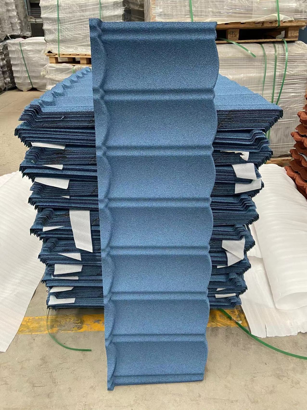 China Factory Directly Sell Durable Villa Architectural Shingles Roofing Stone Coated Metal Roofing Tile