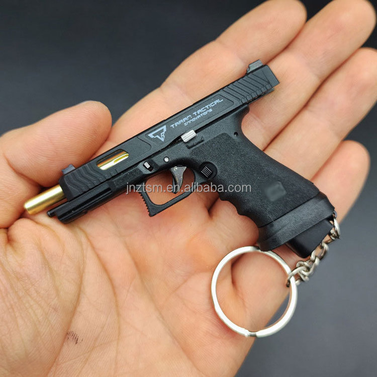 2024 Hot Sale New Product Mini Gun Keychain Toy Metal 7cm Gun Model Self Defense Keychains 1/3 Gun Toy