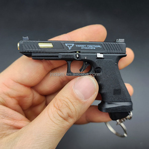 2024 Hot Sale New Product Mini Gun Keychain Toy Metal 7cm Gun Model Self Defense Keychains 1/3 Gun Toy