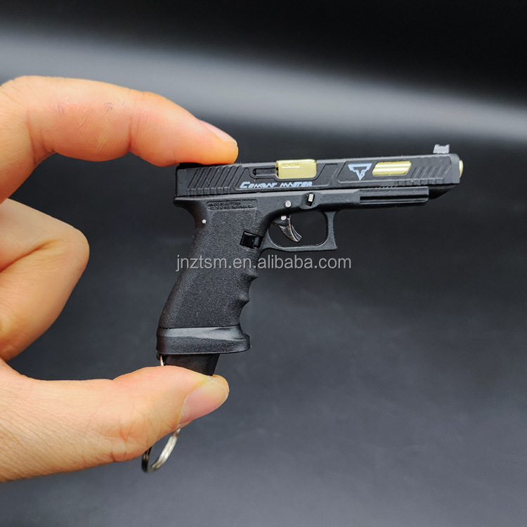 2024 Hot Sale New Product Mini Gun Keychain Toy Metal 7cm Gun Model Self Defense Keychains 1/3 Gun Toy