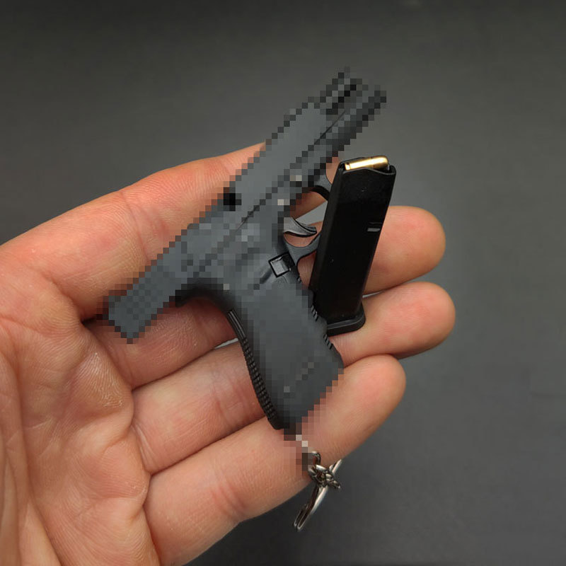 Wholesale Price Toy Shell Ejecting Toy Gun Metal Mini Gun Model Glock 1:3 Toy Gun mini 70mm Glock Keychain with Ejectable