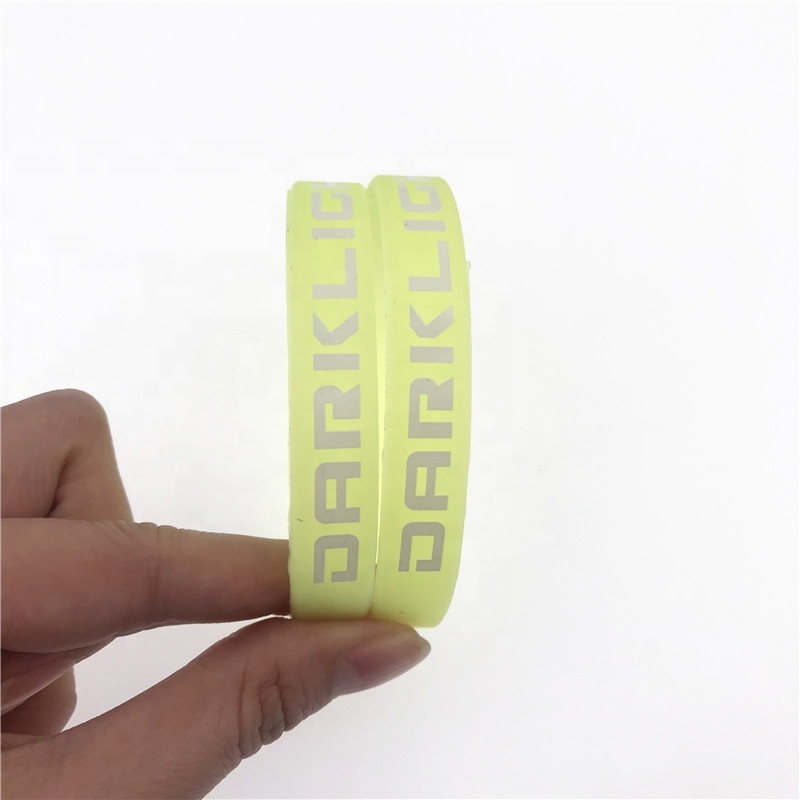 Glowing in the dark silicone fluorescent wristband for party