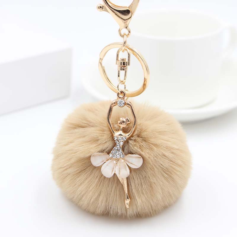 New Arrival Fashion Dance Girl Fur Keychain Ball Key Chain Fluffy Fur Pom Pom Keychain Car Bag Key Ring