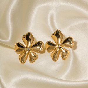 New Arrival 2023 Vintage Big Flower Earrings Stainless Steel Plated 18k Gold Earring Five Leaf Clover Stud Earring for Women