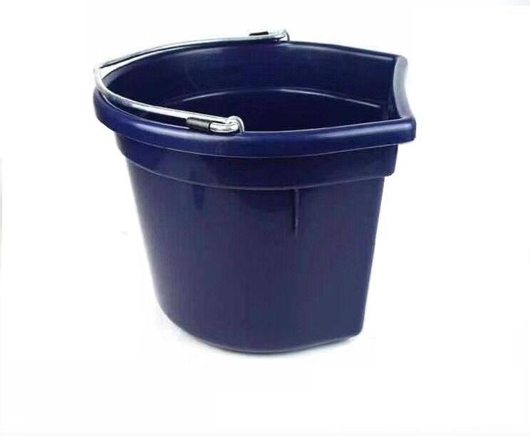 Plastic Portable Horse Water Manger Bins / Bucket with Hook Plastic Bin / Bucket with Metal Brackets for Feeding Livestocks