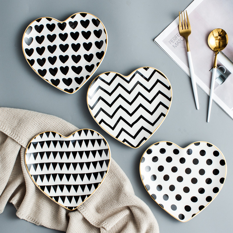 Popular Gold Rim Ceramic Heart Plates Heart shaped Plates for food, fruit, cheese Dishes for Desserts/Pasta/Dinner