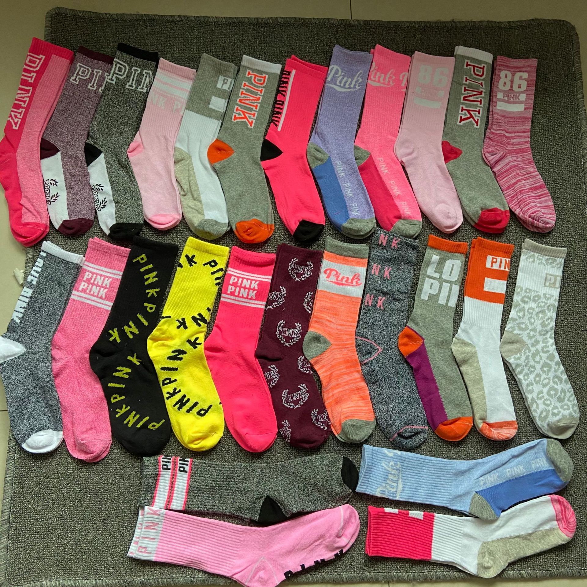 Fashion girls pink soccer athletic grip socks designer custom logo cotton long socks wholesale