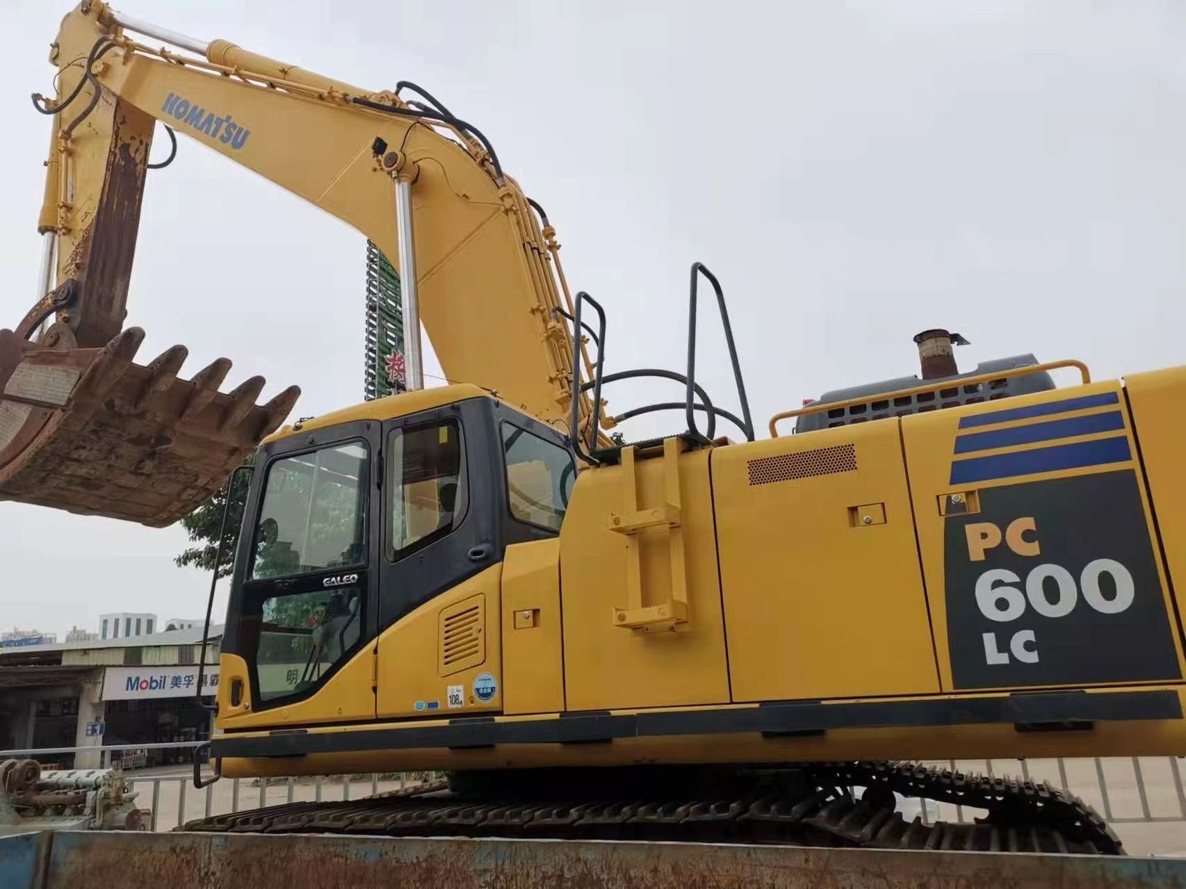 Japan Used Komatsu Excavators PC600-8 Excavators For Construction Works sale in Shanghai