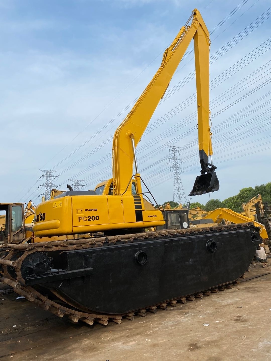 Used Amphibious excavator, used PC200 swampy excavator, used boat excavator on hot sale