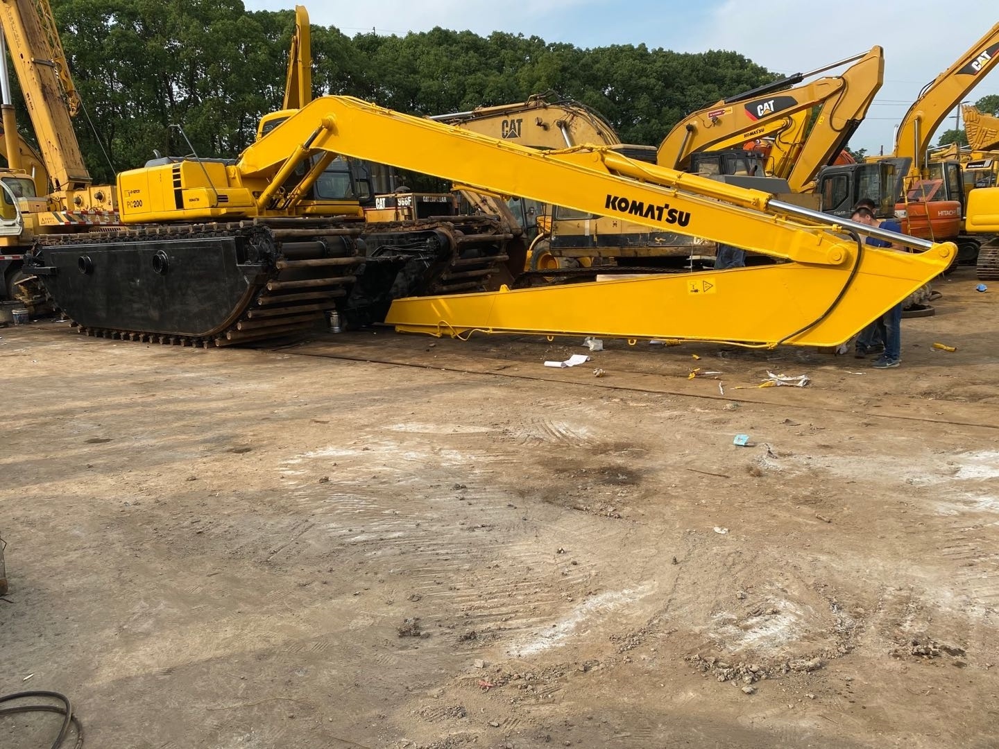 Used Amphibious excavator, used PC200 swampy excavator, used boat excavator on hot sale