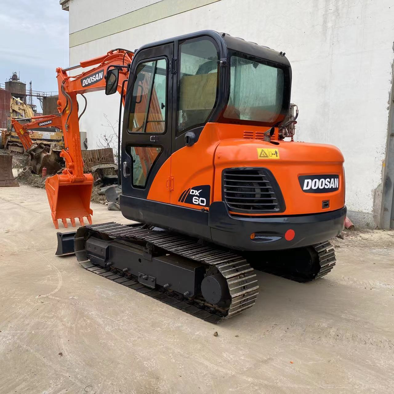 Hot Selling Used Excavator Machine DOOSAN DX60 for sale in Shanghai good quality cheap price