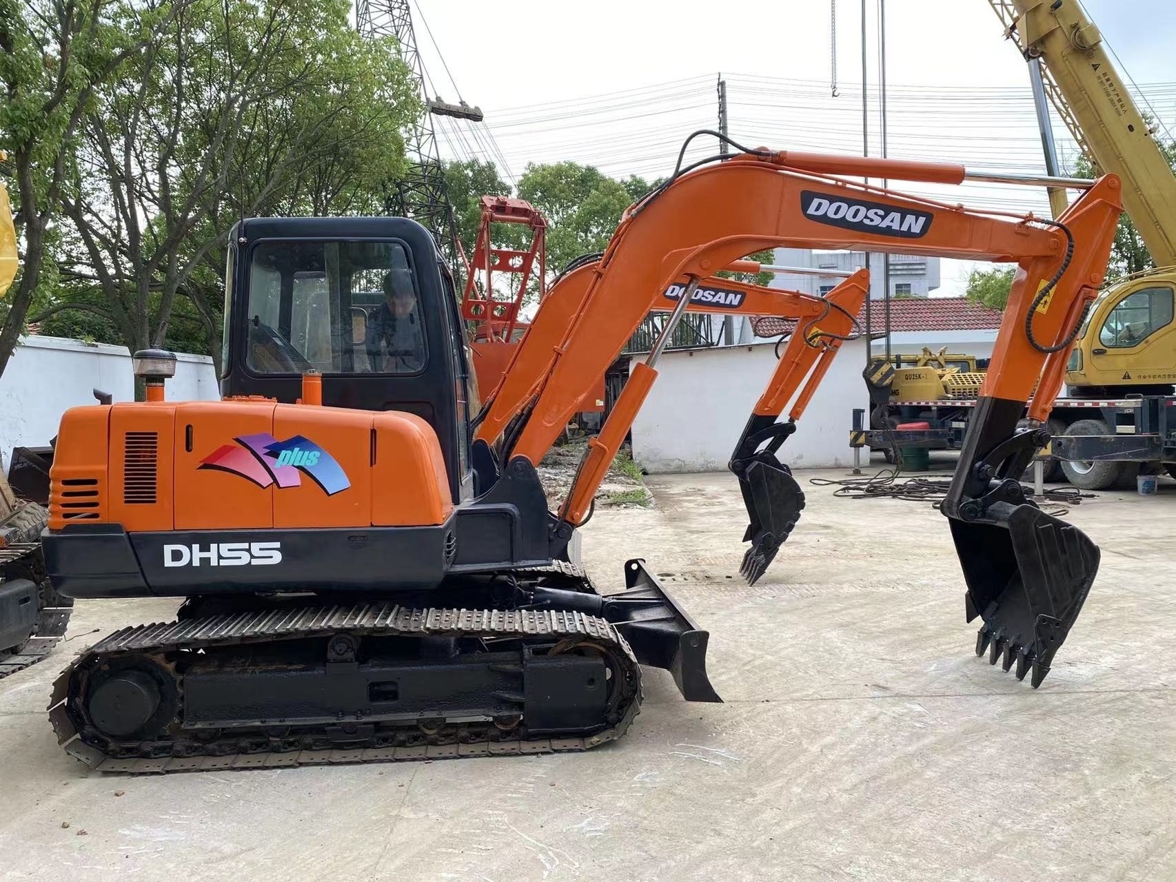 Used Doosan DH55 excavator Doosan  DH55 mini excavator excavadora may xuc with rubber tracker and dozer blade