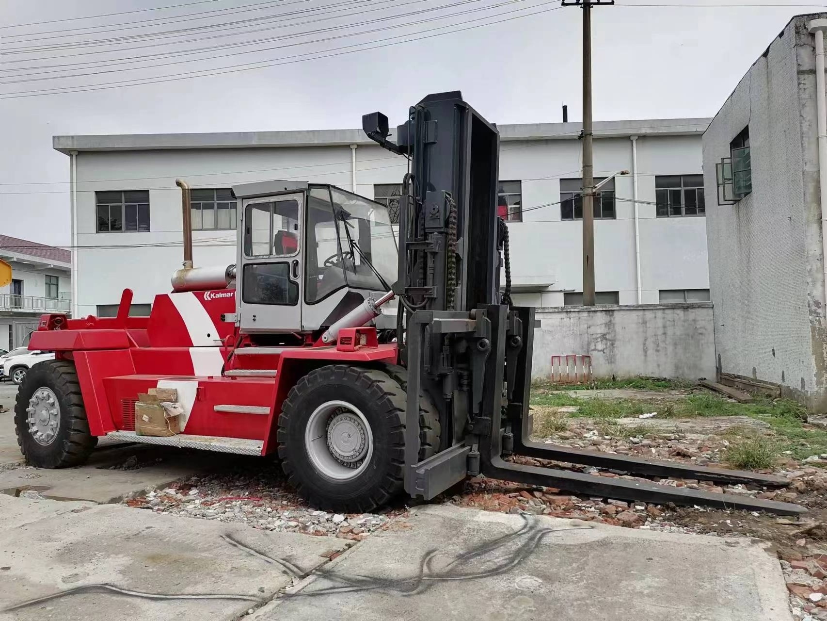 Used original Sweden good price Kalmar 25 diesel forklift 25ton heavy lifting truck in good condition earth moving equipment