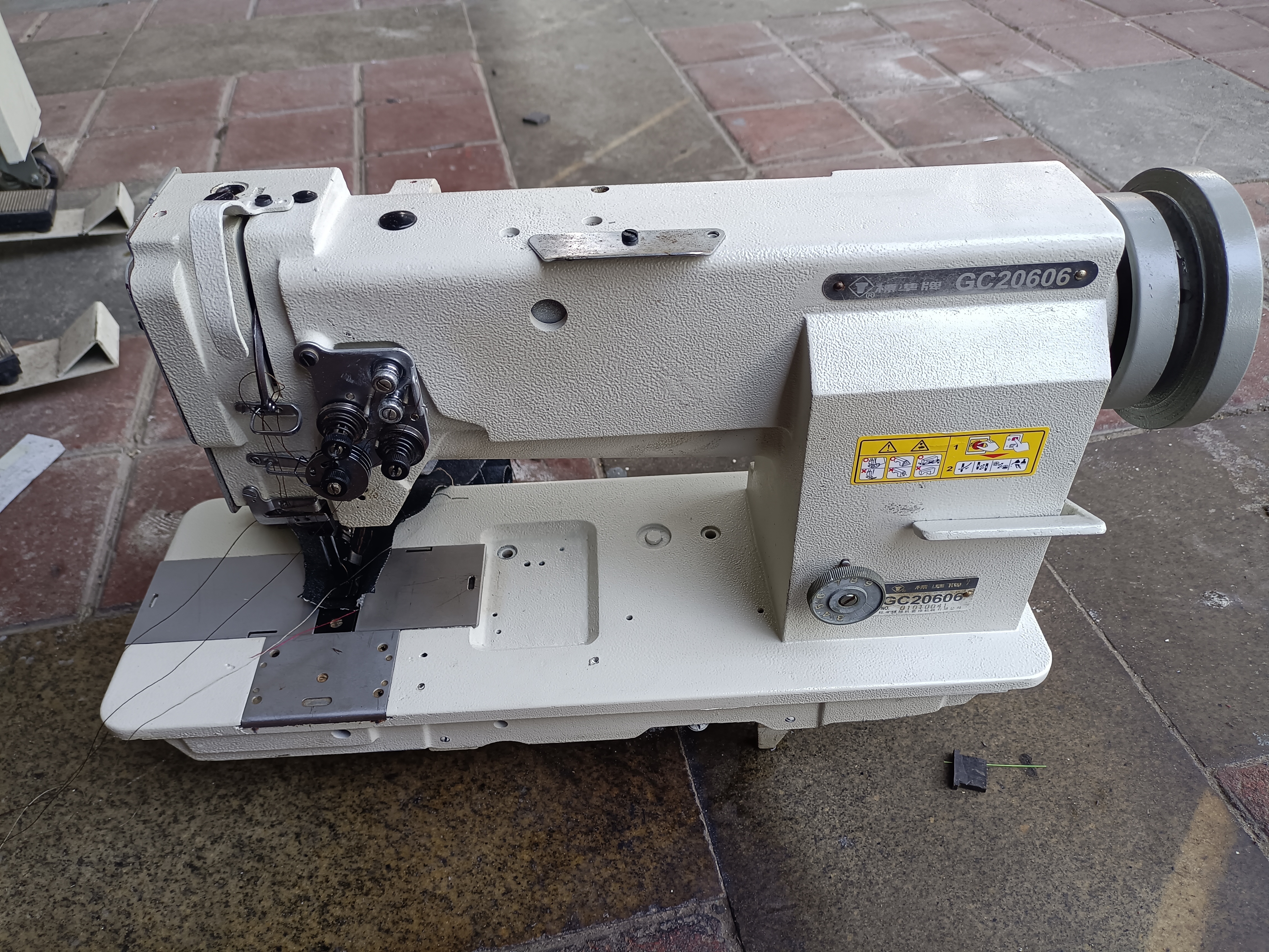 HEAVY DUTY TOP AND BOTTOM FEED WALKING FOOT USED JAPAN LOCKSTITCH SEWING MACHINE JUKIS 1181N WALKING FOOT SEWING MACHINE