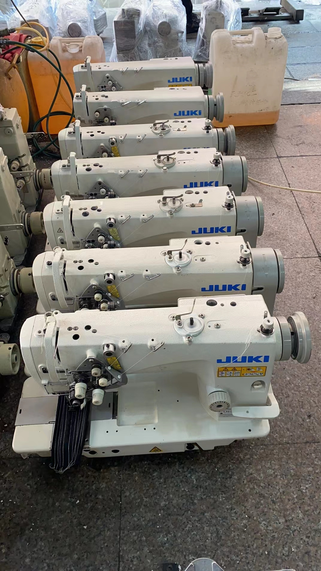 Second hand double needle lockstitch sewing machine jukis 3128 with direct drive double needle straight sewing machine