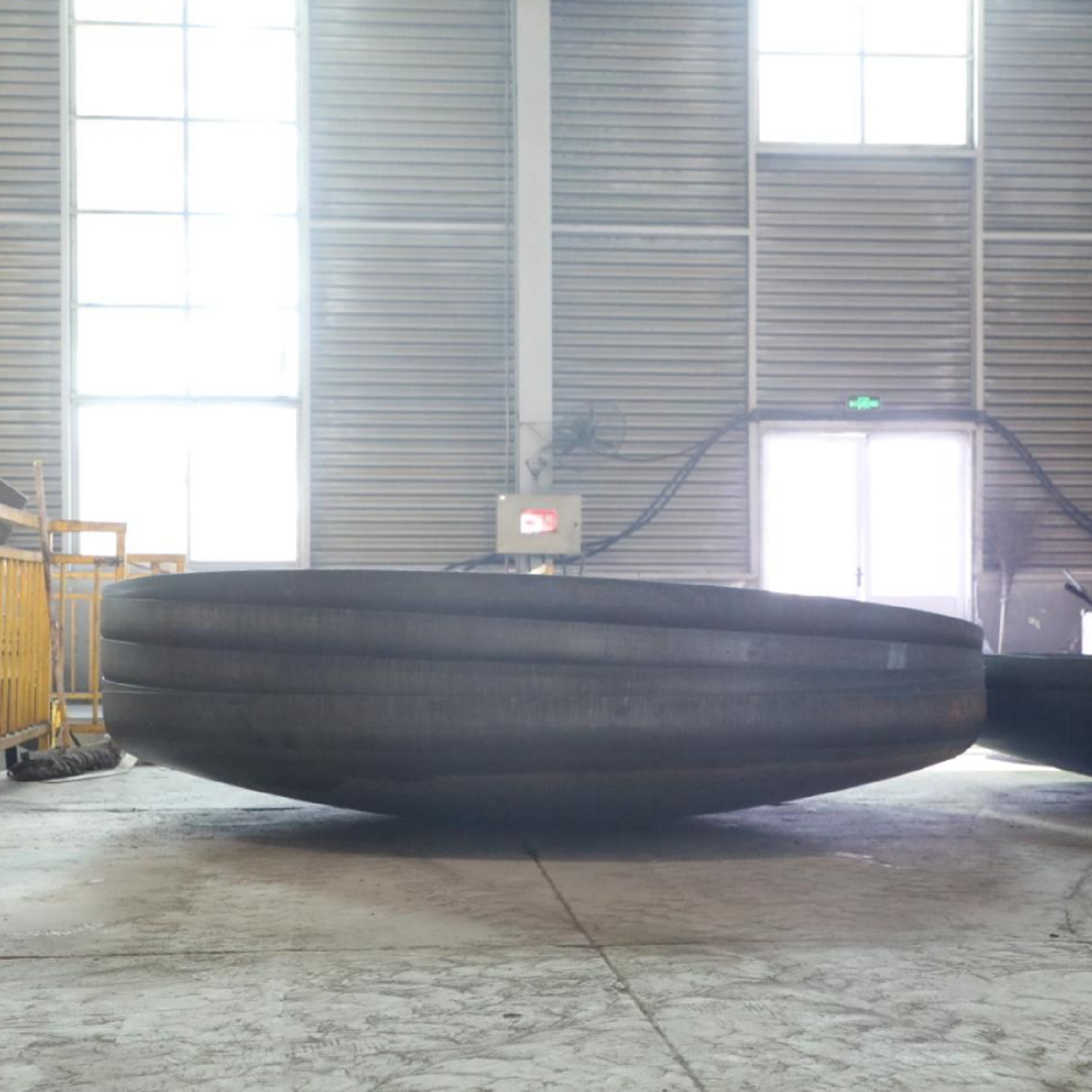 Manufacturer sells large carbon steel stainless steel dished elliptical conical hemispherical pressure vessel head end caps