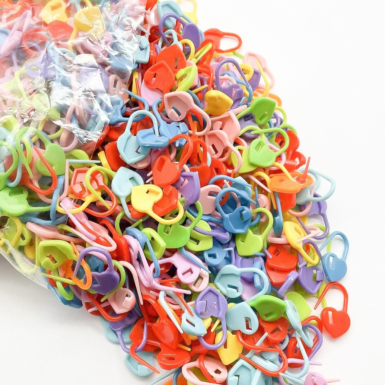 1000 PCS /bag Plastic Heart Shape Needle Clip Mixed Color Knitting Crochet Locking Stitch Counter Markers Latch Hook Accessories