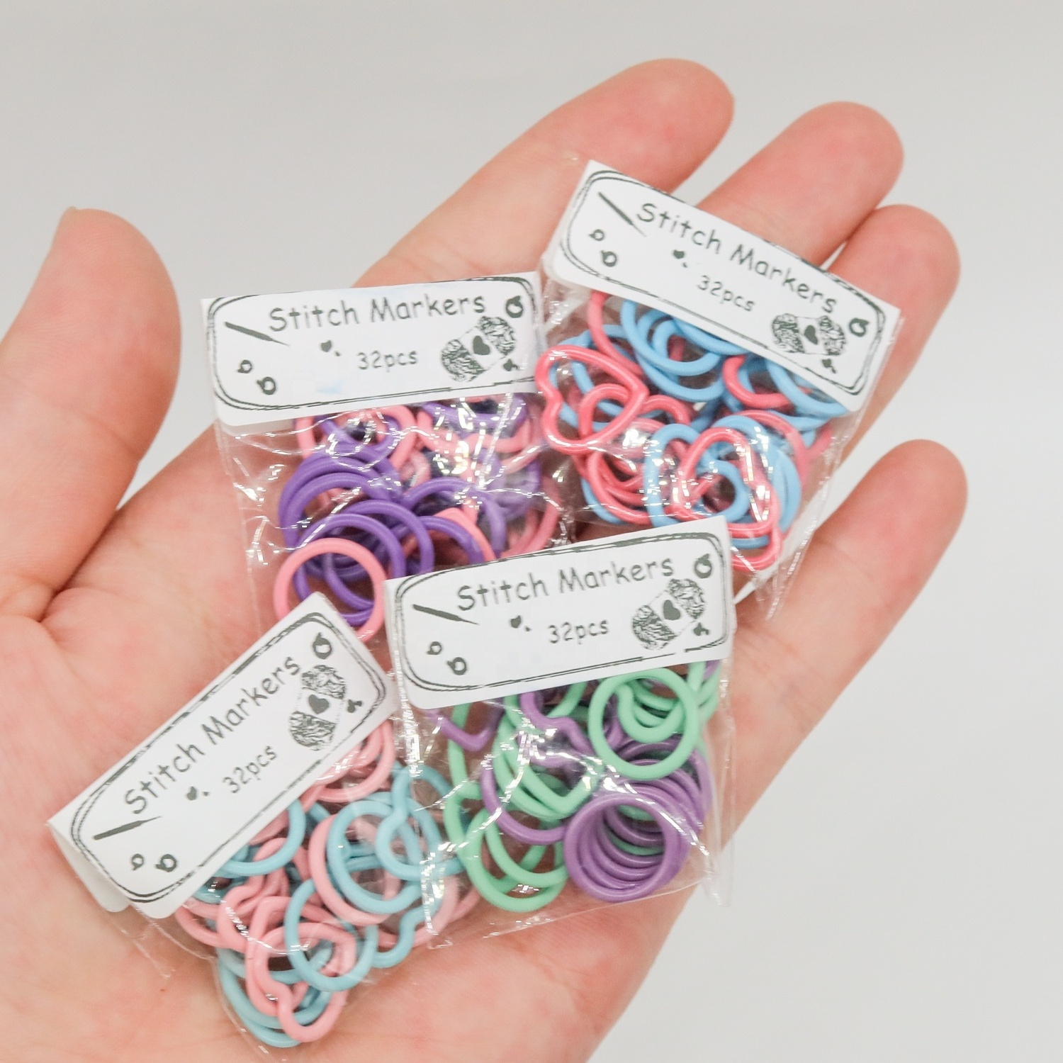 32 Pieces Knitting Random Colored Stitch Markers Rings and Hearts Crochet Locking Knitting Stitch Counter