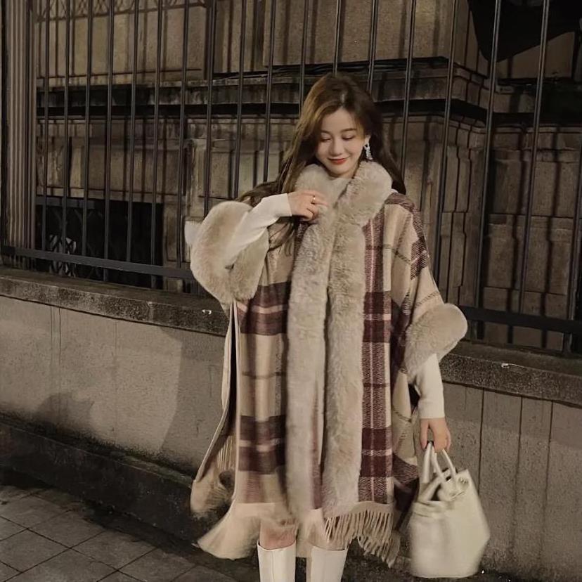 2021 plaid comfortable fabric loose thickened hooded plaid top trendy medium long  Fur shawl poncho