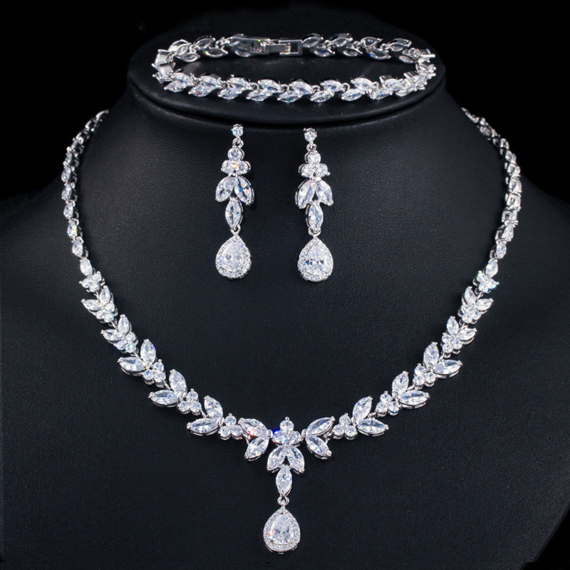 Best Selling Noble Brass Crystal Pendant Wedding Bridal Jewelry 925 Silver Color Luxury Cubic Zirconia Women Jewelry Set