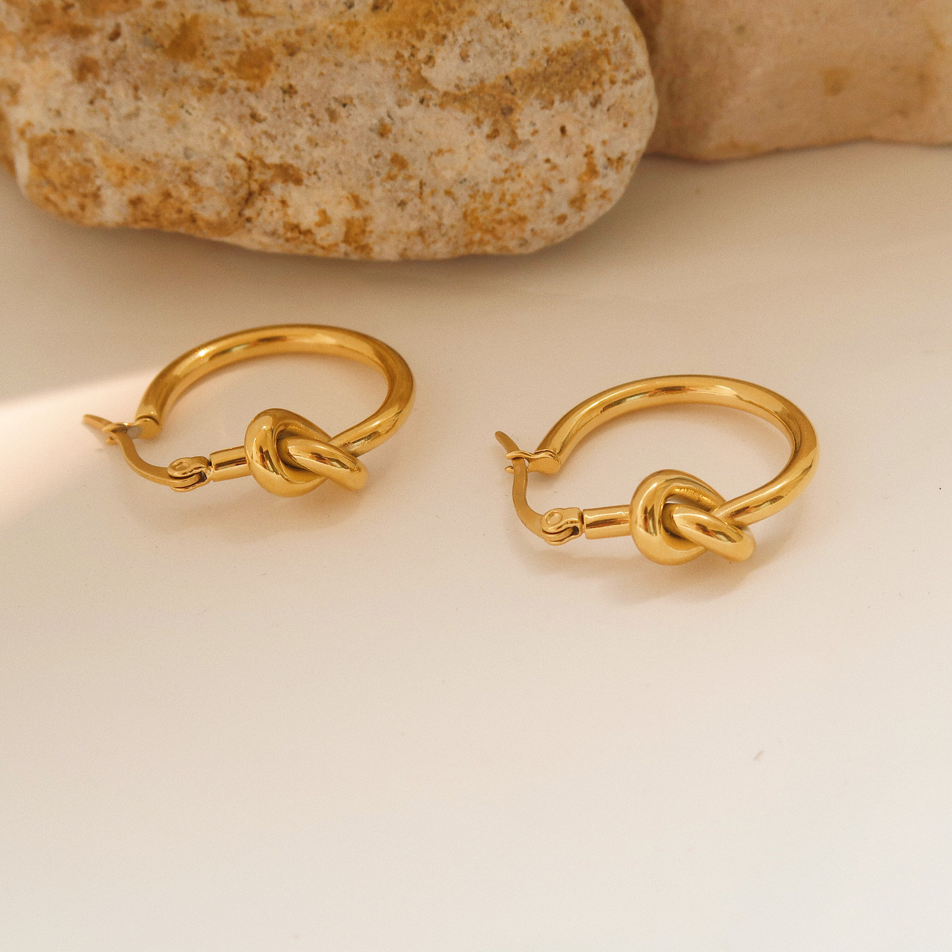 Non Tarnish Fashion Simple Earring Stainless Steel Clip On Gold Earring Minimalist Knot Hoop 18K Earring Women