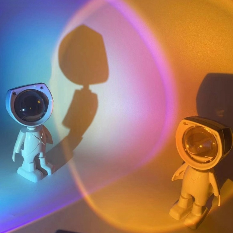 Robot Astronaut Sunset Projector Night Light 7 Colors Model Built-in Battery Lights 360 Rotating Head Cosmonaut Lamp