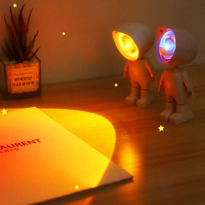 Robot Astronaut Sunset Projector Night Light 7 Colors Model Built-in Battery Lights 360 Rotating Head Cosmonaut Lamp