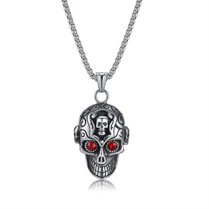 2023 Personalized Stainless Steel Zircon Scary Blue Crystal Head Halloween Pendant Men Skull Necklace Vampire Collar Pendant