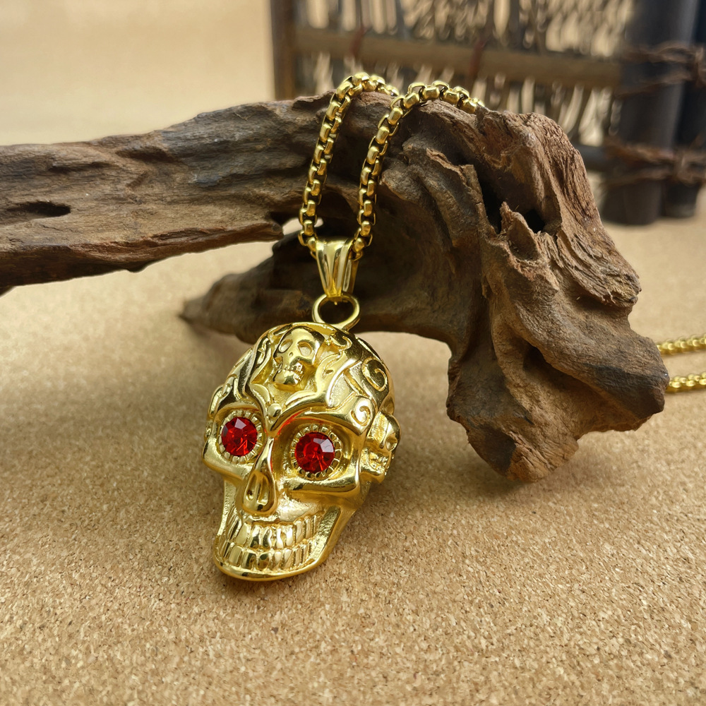 2023 Personalized Stainless Steel Zircon Scary Blue Crystal Head Halloween Pendant Men Skull Necklace Vampire Collar Pendant