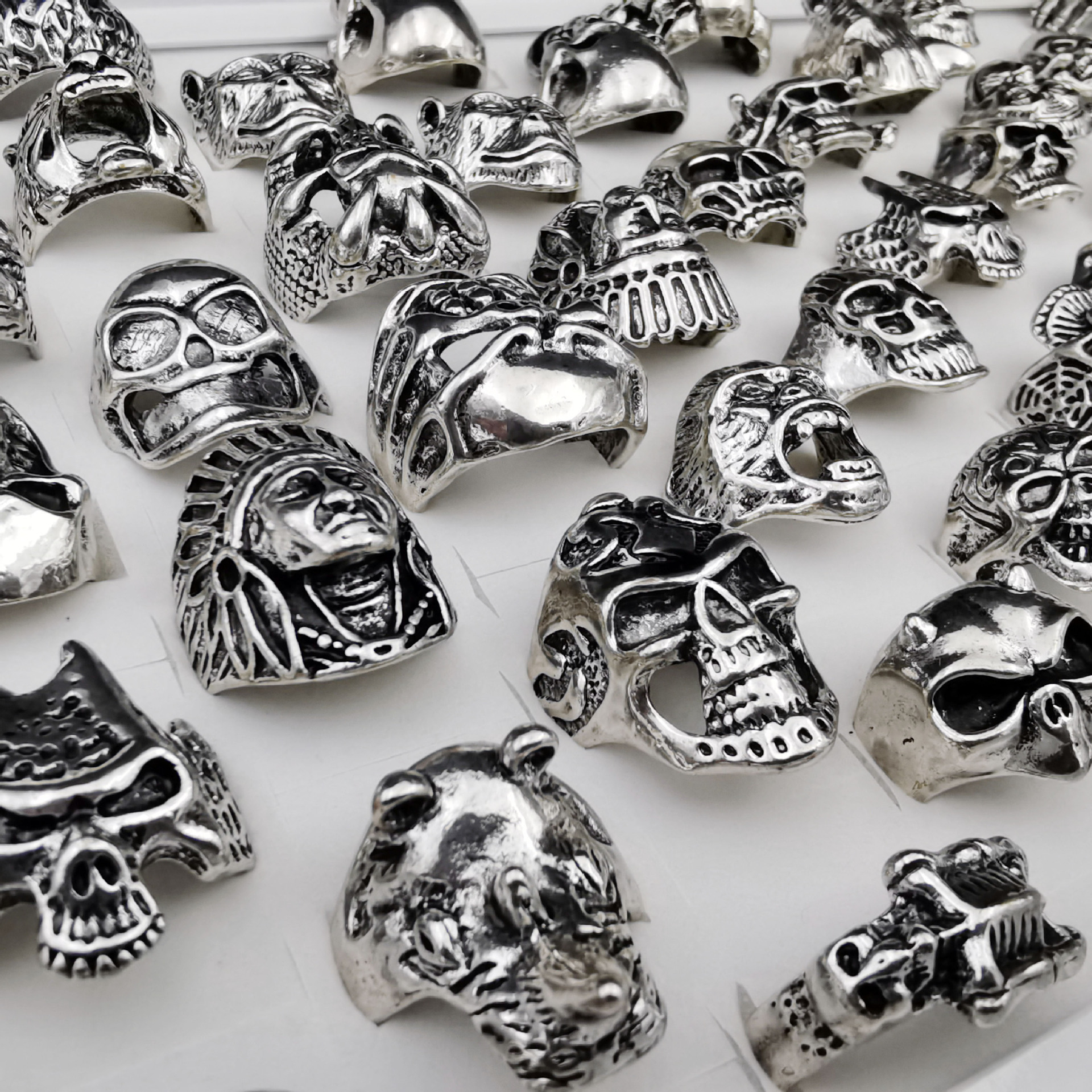 Hot Sales Bulk Wholesale Punk Hollow Skull Alloy Silver Rings for Men Halloween Decoration