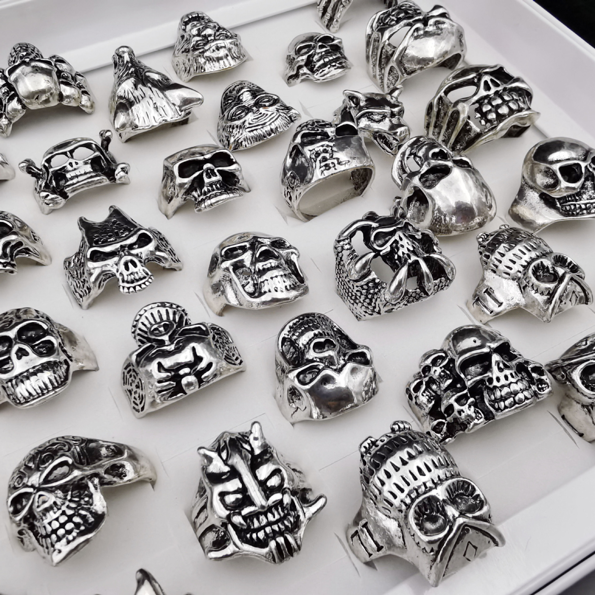 Hot Sales Bulk Wholesale Punk Hollow Skull Alloy Silver Rings for Men Halloween Decoration