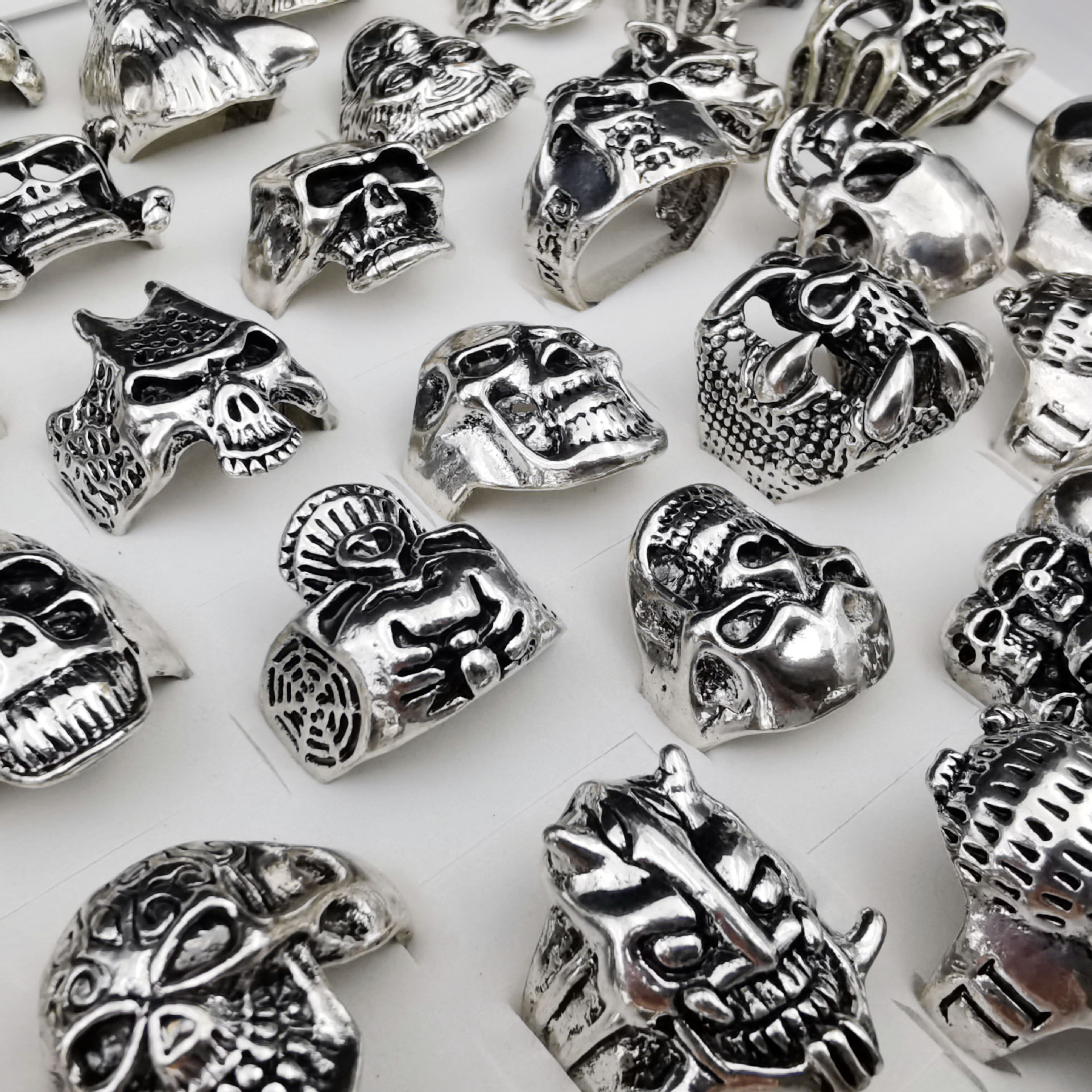 Hot Sales Bulk Wholesale Punk Hollow Skull Alloy Silver Rings for Men Halloween Decoration