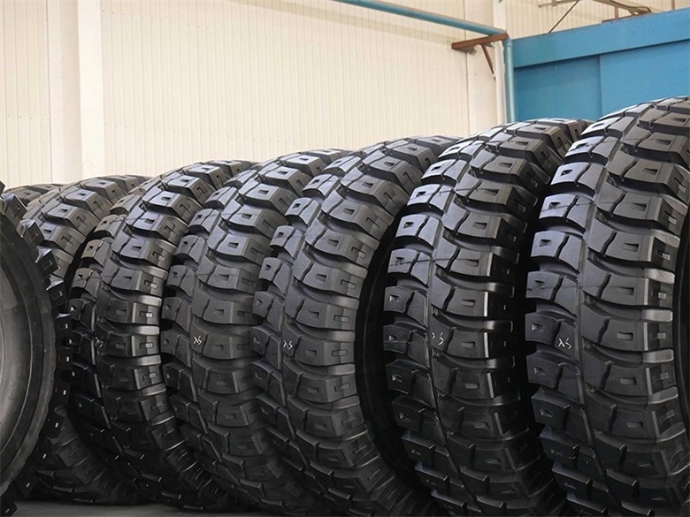 off The Road  Mining Tyre Giant Radial OTR Tire 27.00r49 33.00r51 33.00r57 40.00r57 46.00/90r57 Dump Truck Tyre