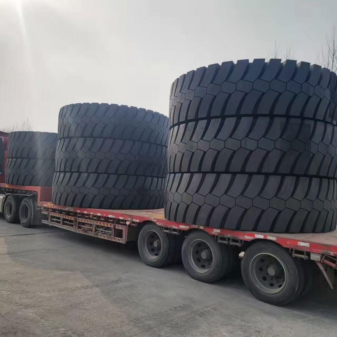 off The Road  Mining Tyre Giant Radial OTR Tire 27.00r49 33.00r51 33.00r57 40.00r57 46.00/90r57 Dump Truck Tyre