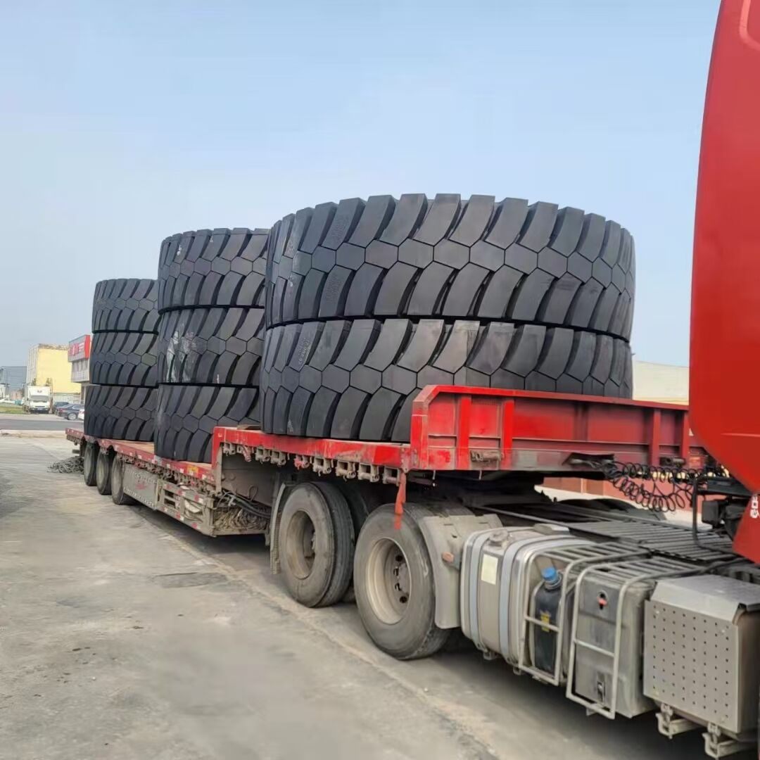 off The Road  Mining Tyre Giant Radial OTR Tire 27.00r49 33.00r51 33.00r57 40.00r57 46.00/90r57 Dump Truck Tyre