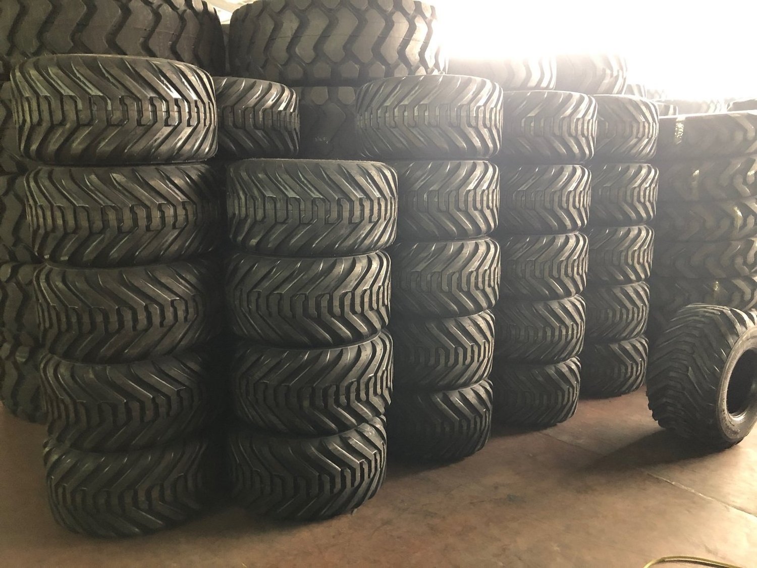 Chinese high quality flotation tyre 500/60-22.5 710/40-22.5 600/55-26.5 700/50-26.5 800/45-26.5 farm agricultural trailer tire