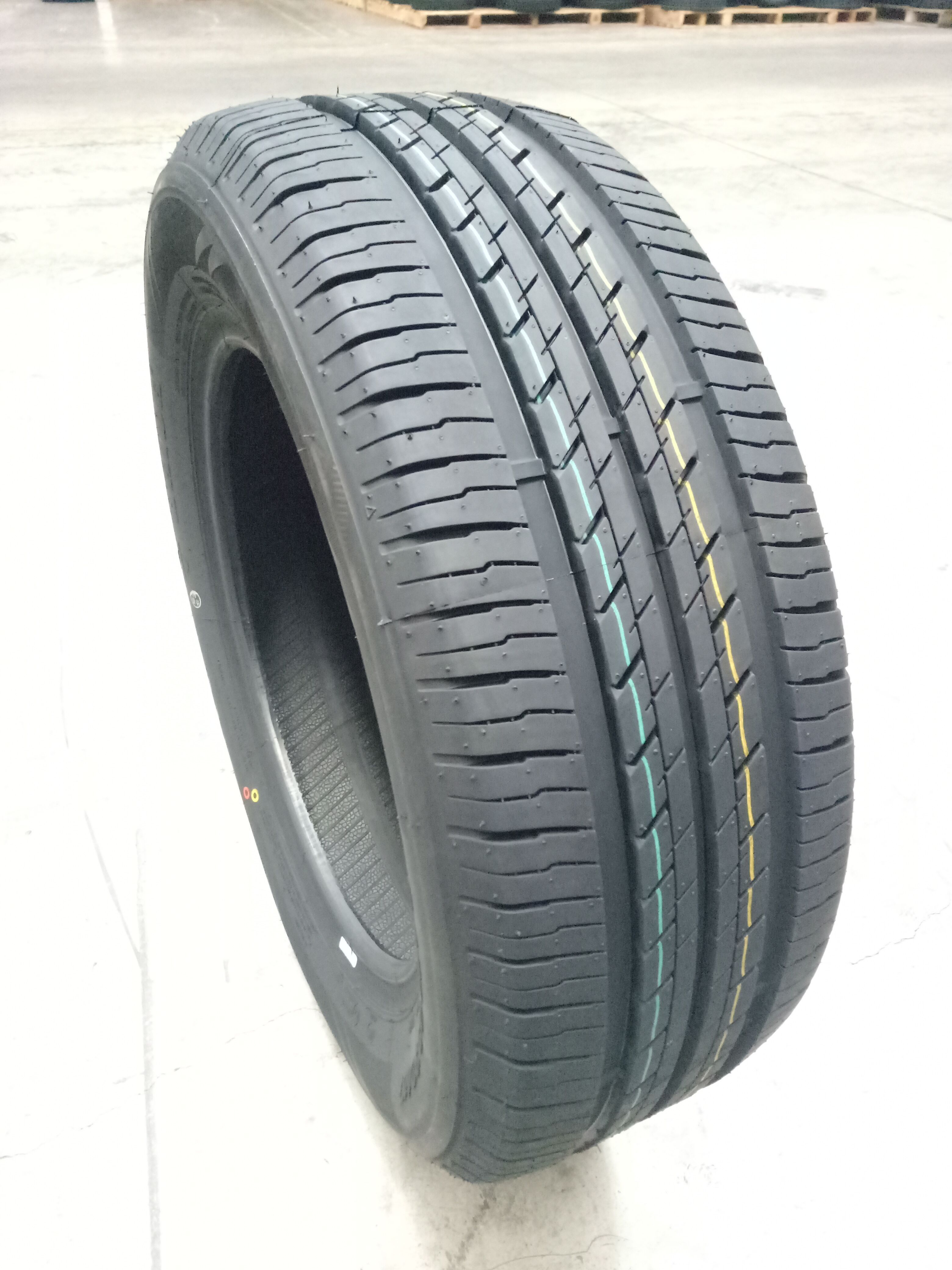 China Best Quality Passenger Car Tyre PCR Car Tire Penu (13