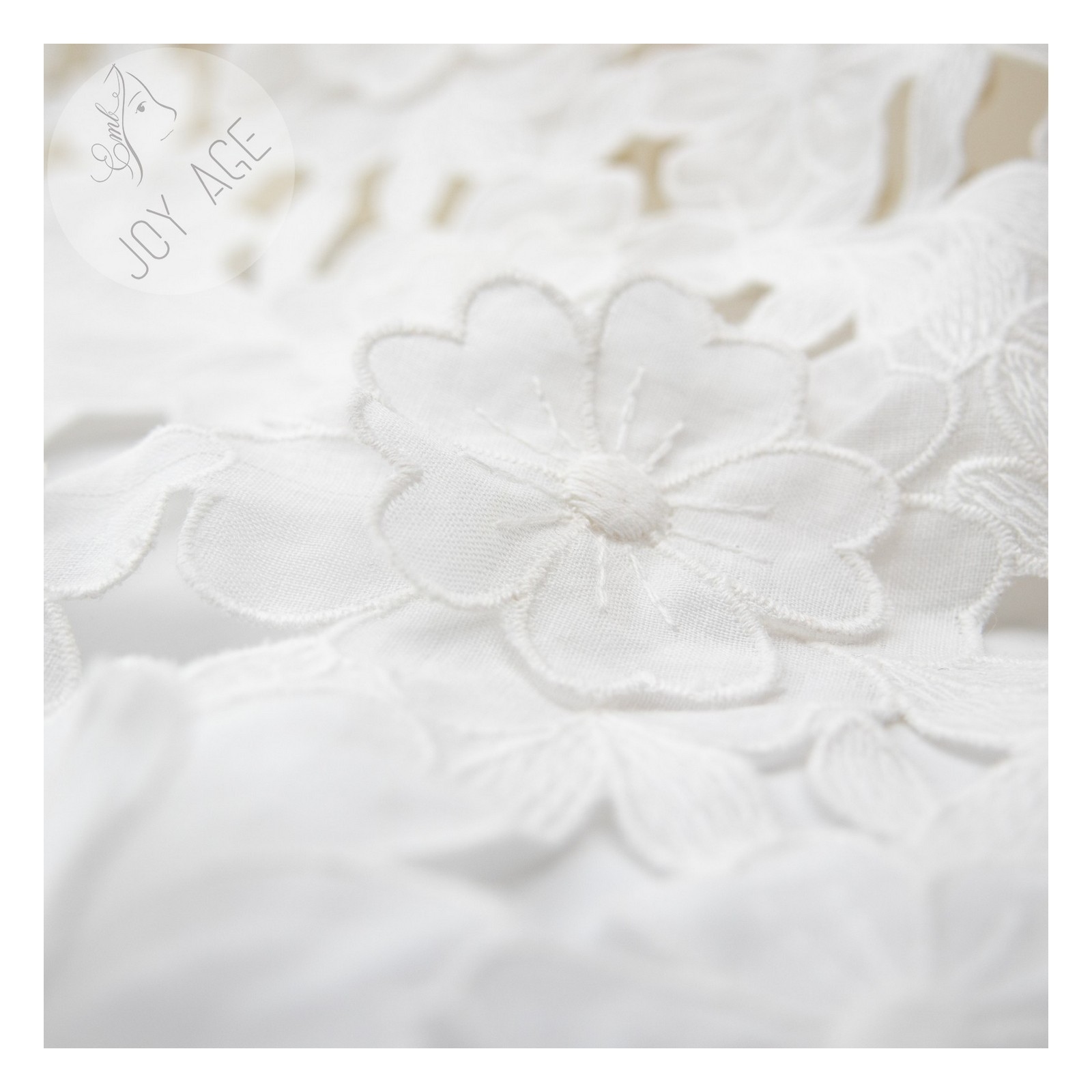 Trendy 3D Linen Blend White 3d Chemical Guipure Cotton Lace Flower Embroidery Fabric For Party Dress