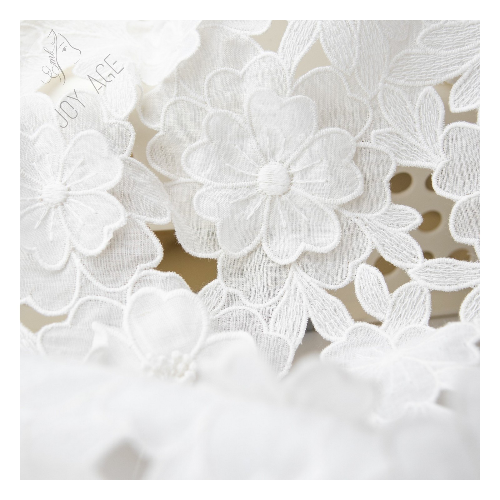 Trendy 3D Linen Blend White 3d Chemical Guipure Cotton Lace Flower Embroidery Fabric For Party Dress