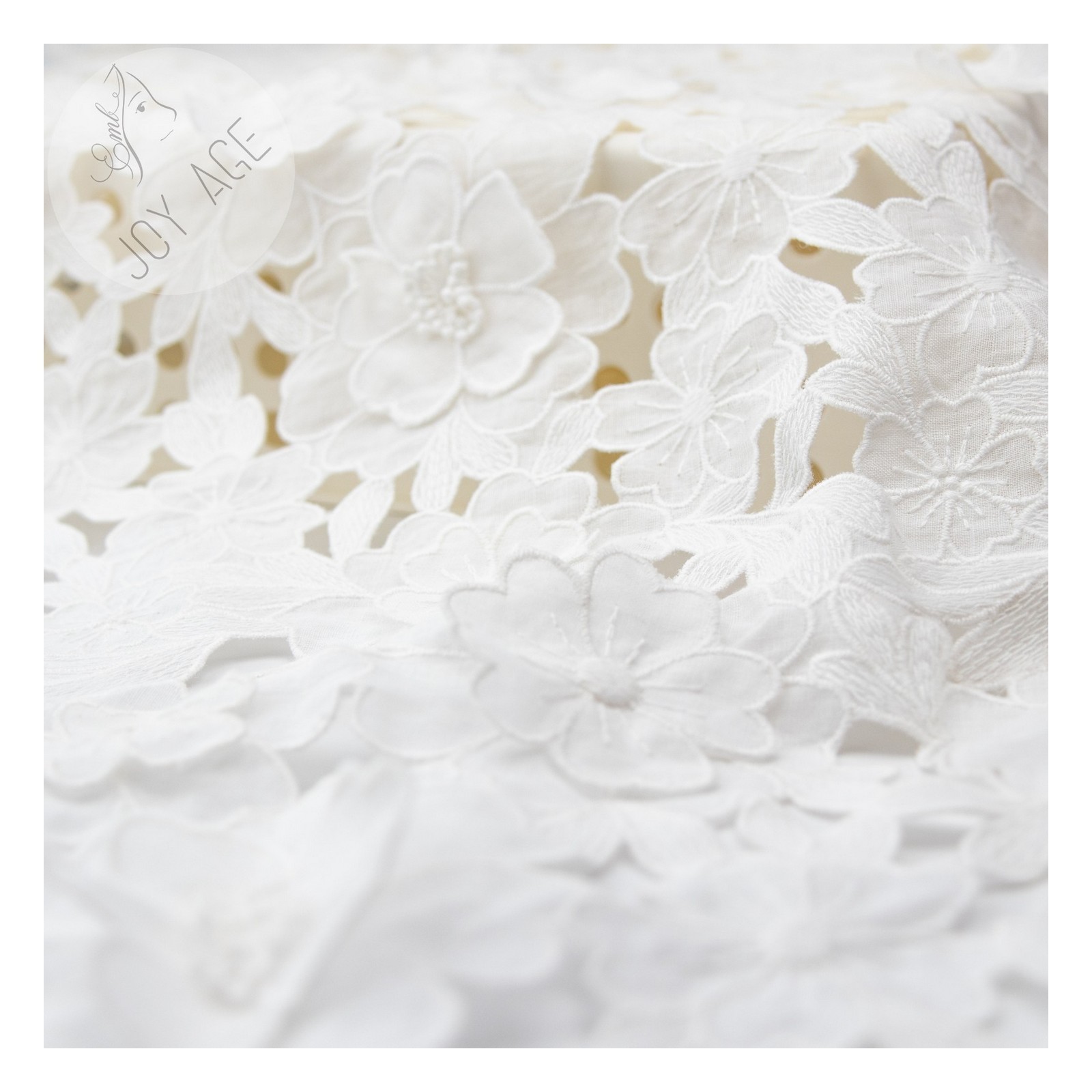 Trendy 3D Linen Blend White 3d Chemical Guipure Cotton Lace Flower Embroidery Fabric For Party Dress