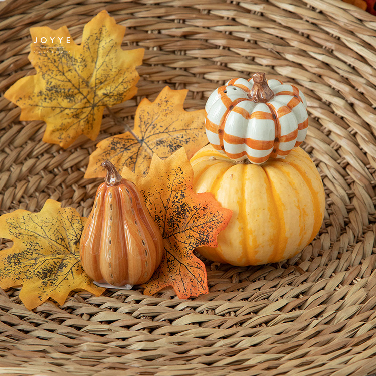 JOYYE Custom Ceramic Kitchenware Under Glazed Halloween Decor Pumpkin Shaped Funny Salt And Pepper Shaker