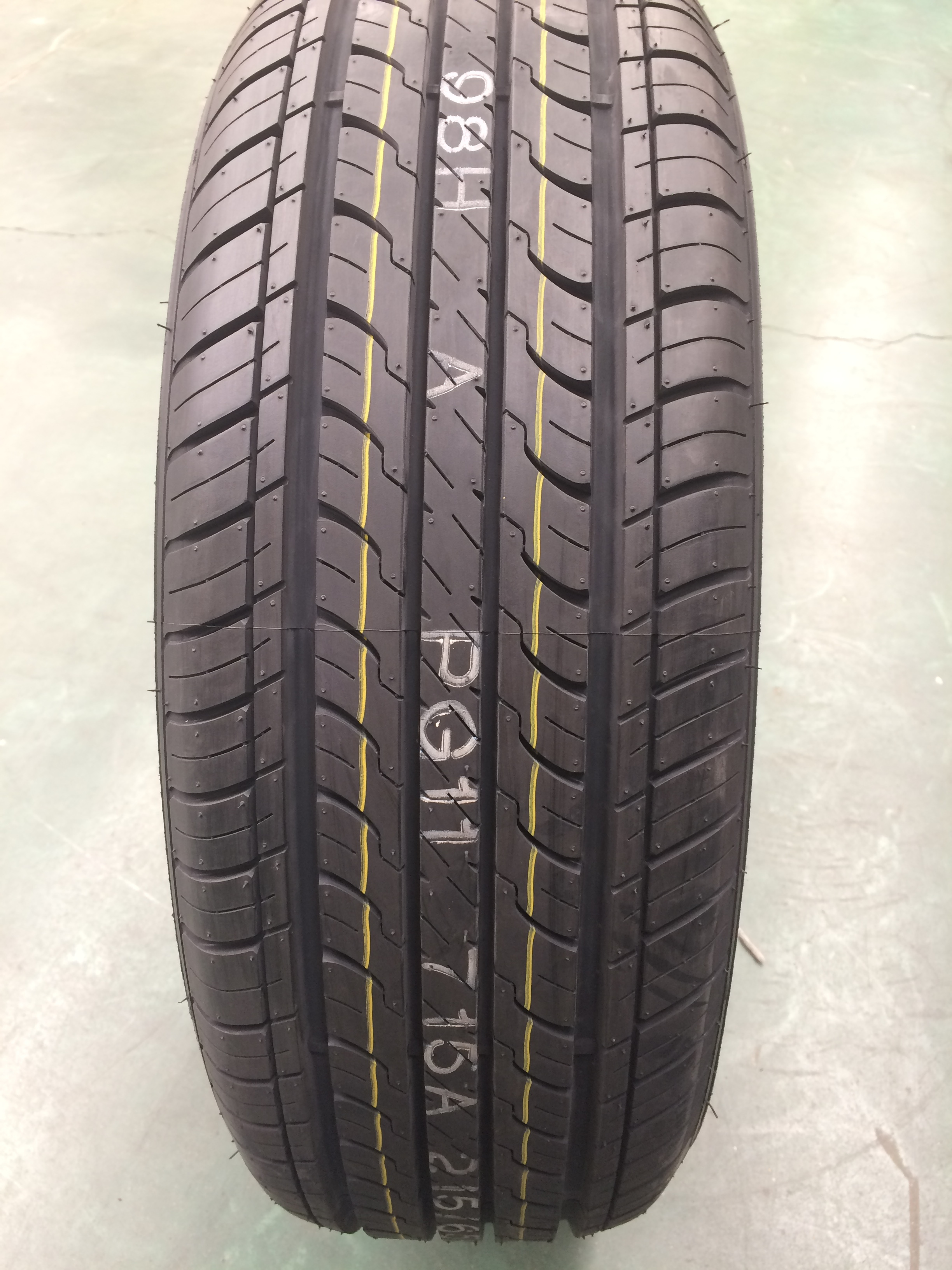 Passenger Car 13 inch tires 165 70 r13  175 70 r13 lowest price with Car Tyre Sticker Free Shipping